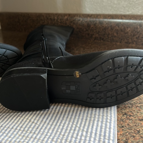 NEW “Vince Camuto” Librena size 8 1/2 heel 1 1/4 aprox leather/gore-Tex - Picture 14 of 15